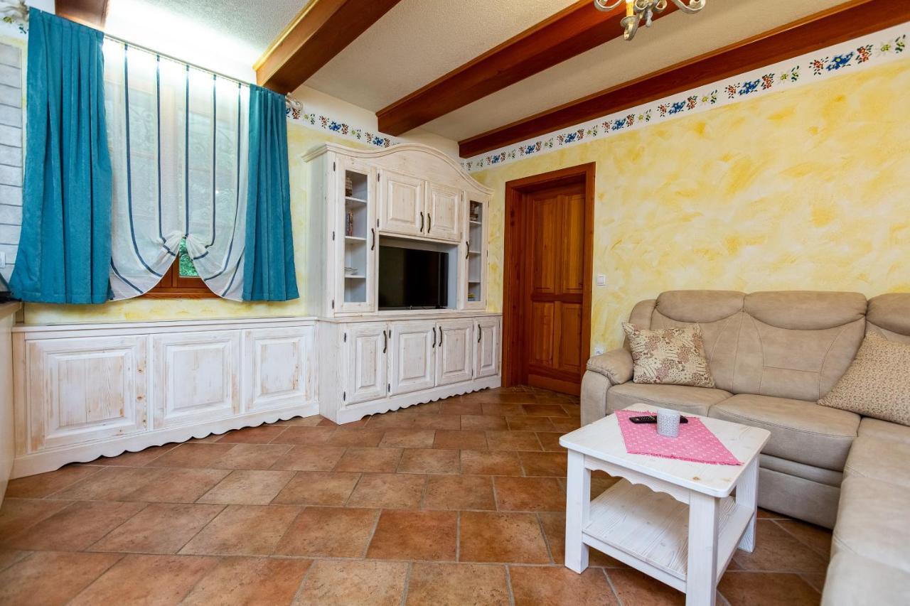 Apartment Pod Skalco Йесенице Екстериор снимка